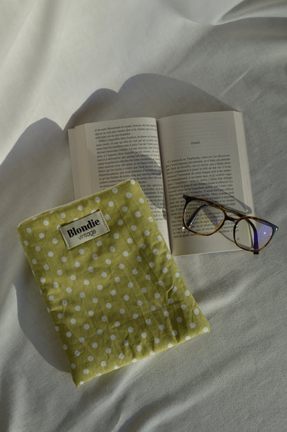 Housse de livre à pois vert fabriqué à partir de tissu  vintage mode durable mode responsable fabriqué à la main