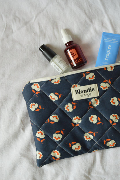 Pochette fleurie bleu fabriqué à partir de tissus vintage mode durable mode responsable fabriqué à la main 