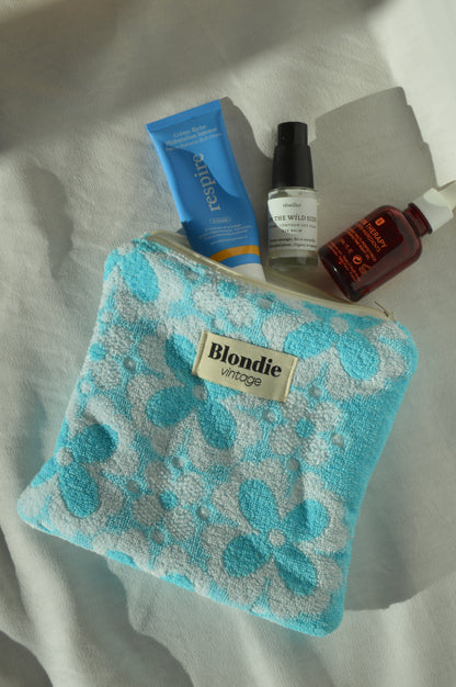 mini pochette, portefeuille, porte carte en éponge jaune fabriquée à partir de serviette de bain vintage, mode durable et responsable 