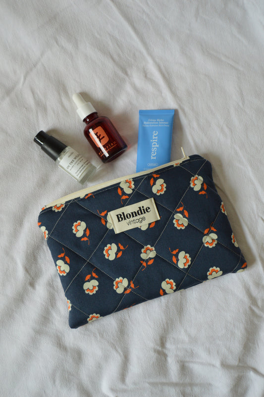 Pochette fleurie bleu fabriqué à partir de tissus vintage mode durable mode responsable fabriqué à la main 