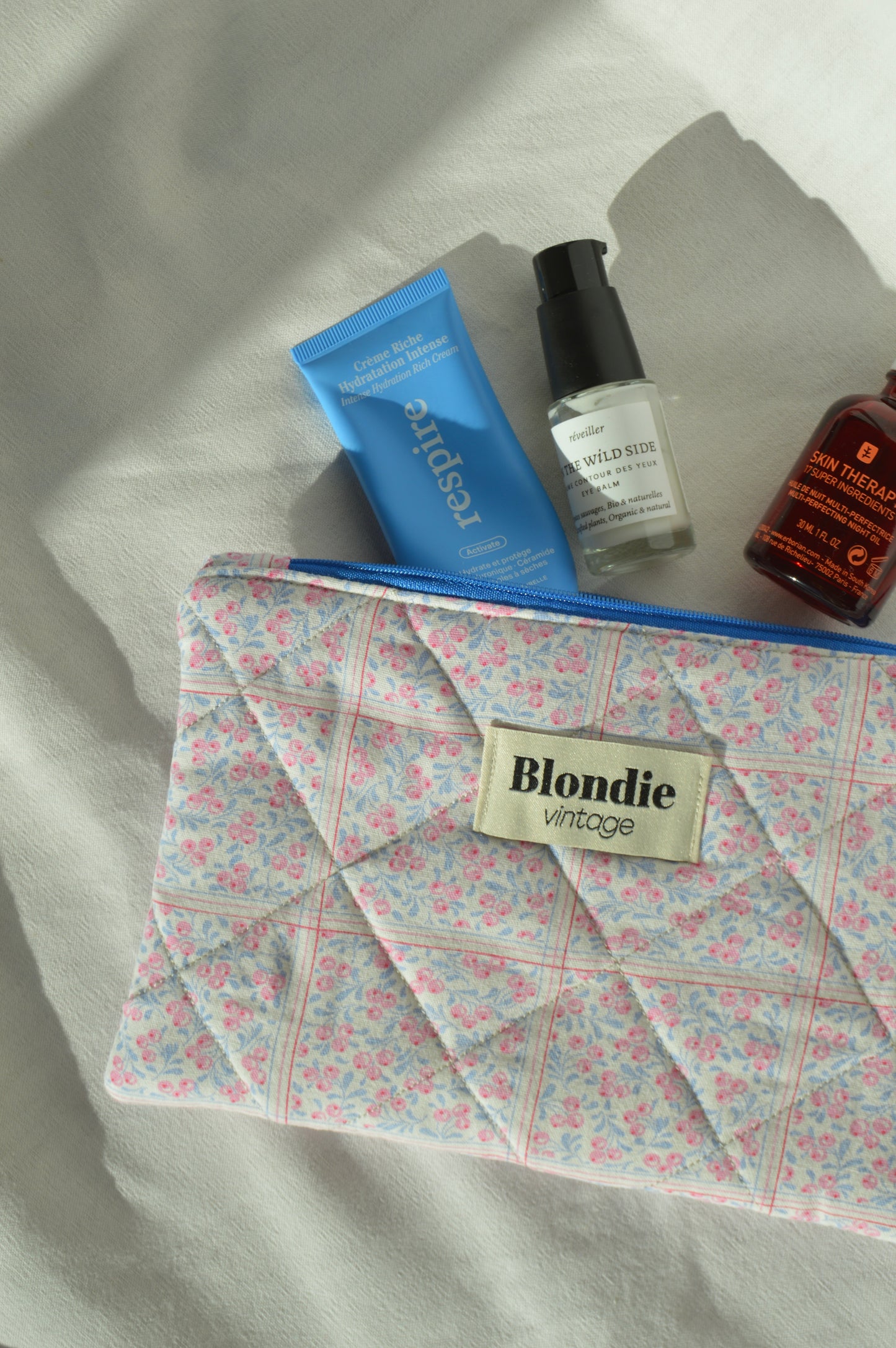 Pochette fleurie fabriqué à partir de taie de tissus vintage mode durable mode responsable fabriqué à la main 