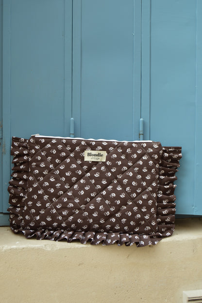 Housse d'ordinateur fleuri marron avec froufrou fabriqué à partir de tissus vintage mode durable mode responsable fabriqué à la main 
