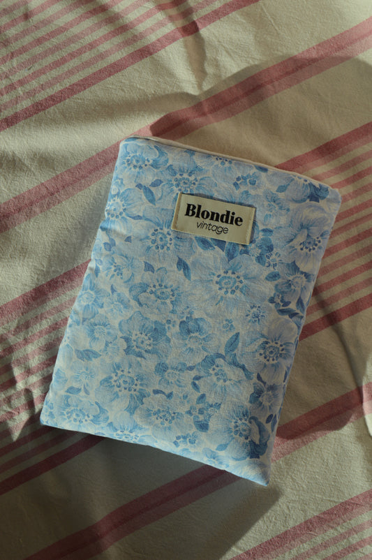 Housse de livre fleurs bleu fabriqué à partir de tissus vintage mode durable mode responsable fabriqué à la main 