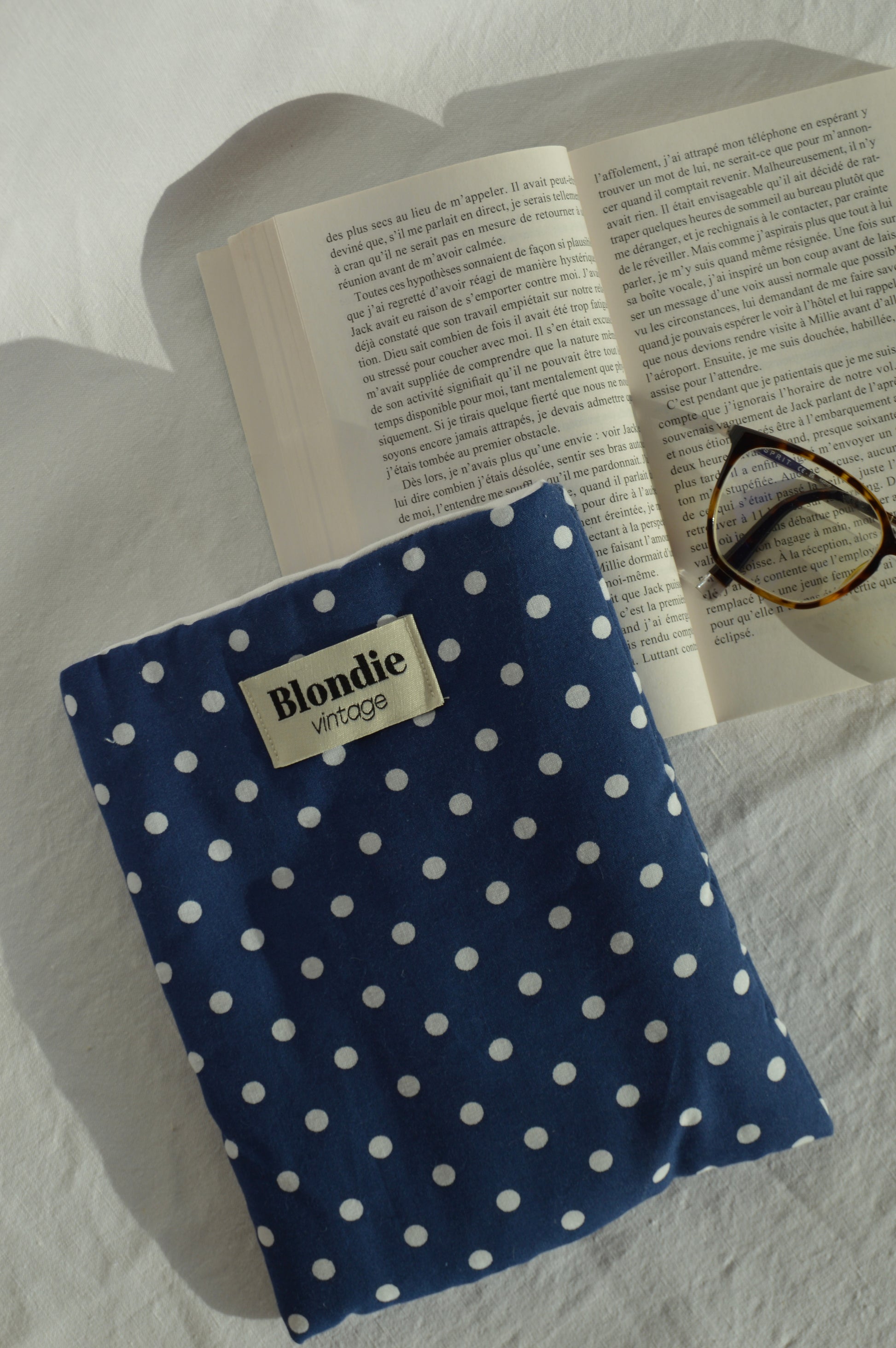 Housse de livre à pois bleu fabriqué à partir de tissu  vintage mode durable mode responsable fabriqué à la main