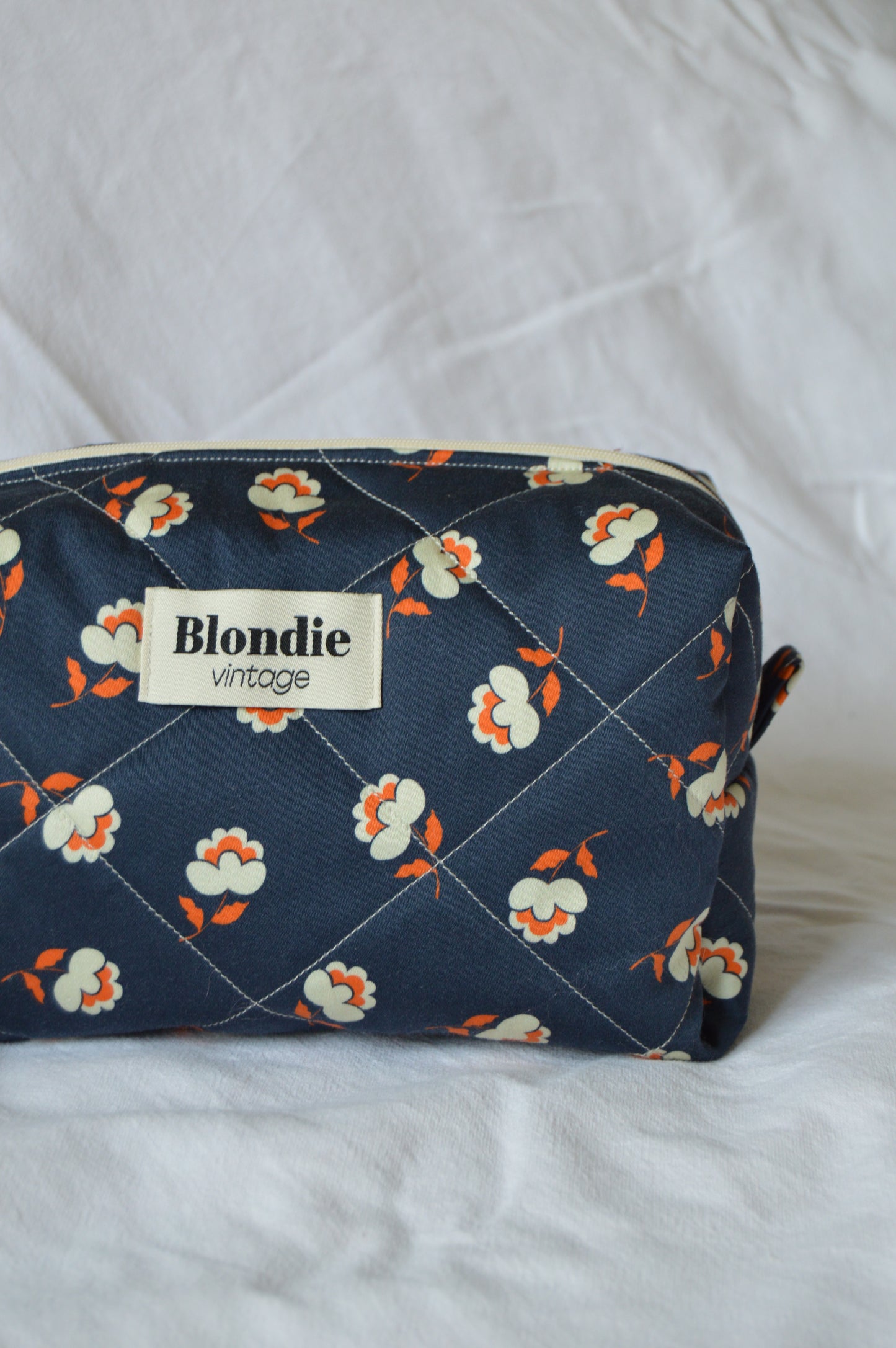 Trousse de toilette fleurie bleu fabriqué à partir de taie de tissus vintage mode durable mode responsable fabriqué à la main 