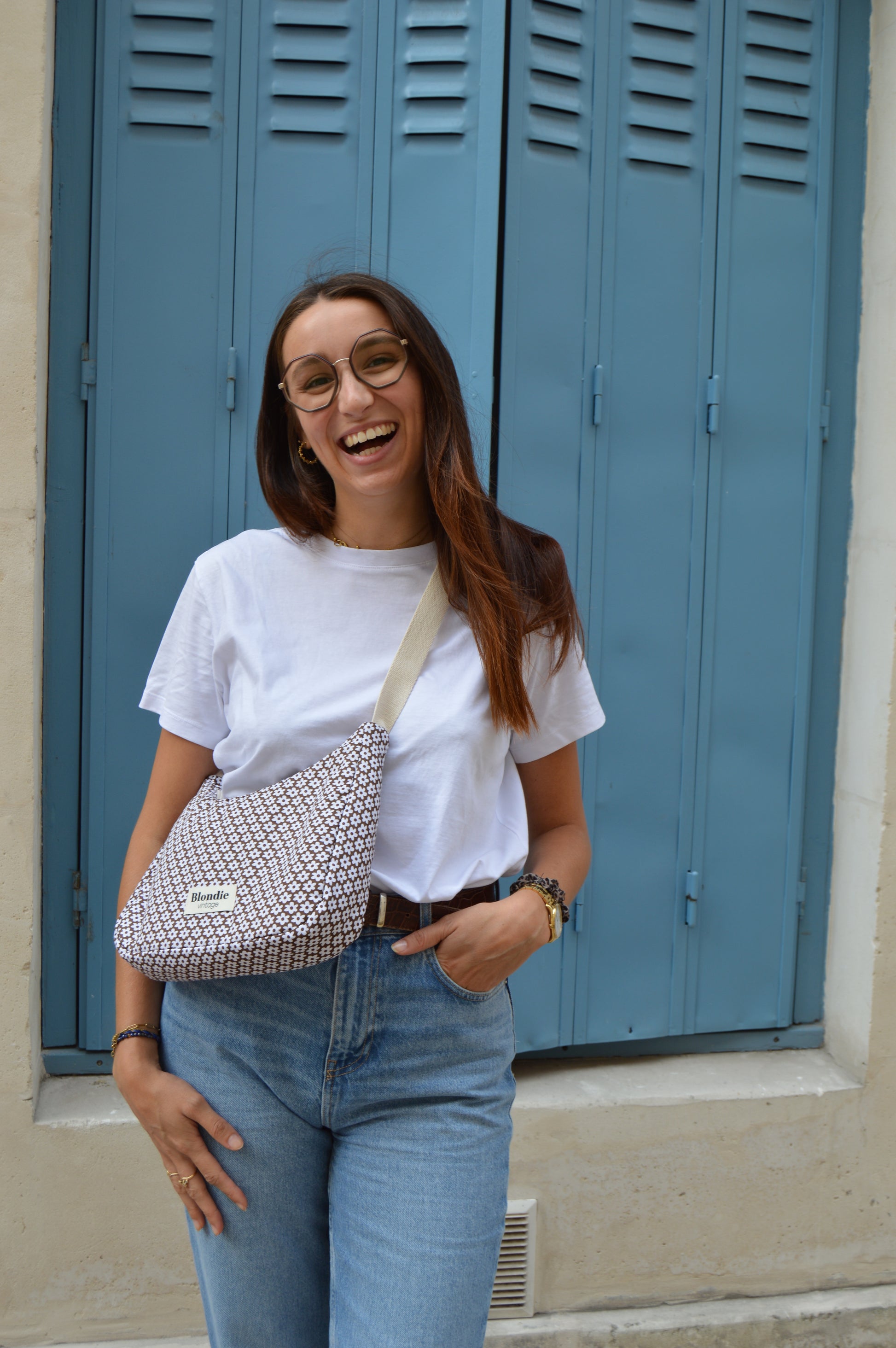 Sac crossbody fleuri marron fabriqué à partir de tissus vintage mode durable mode responsable fabriqué à la main 