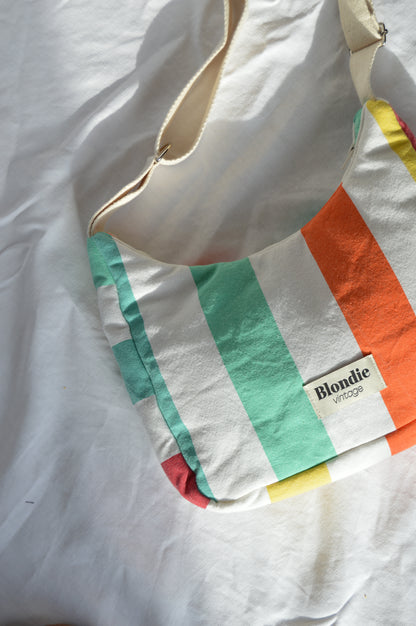 Sac crossbody rayé fabriqué à partir de tissus vintage mode durable mode responsable fabriqué à la main 