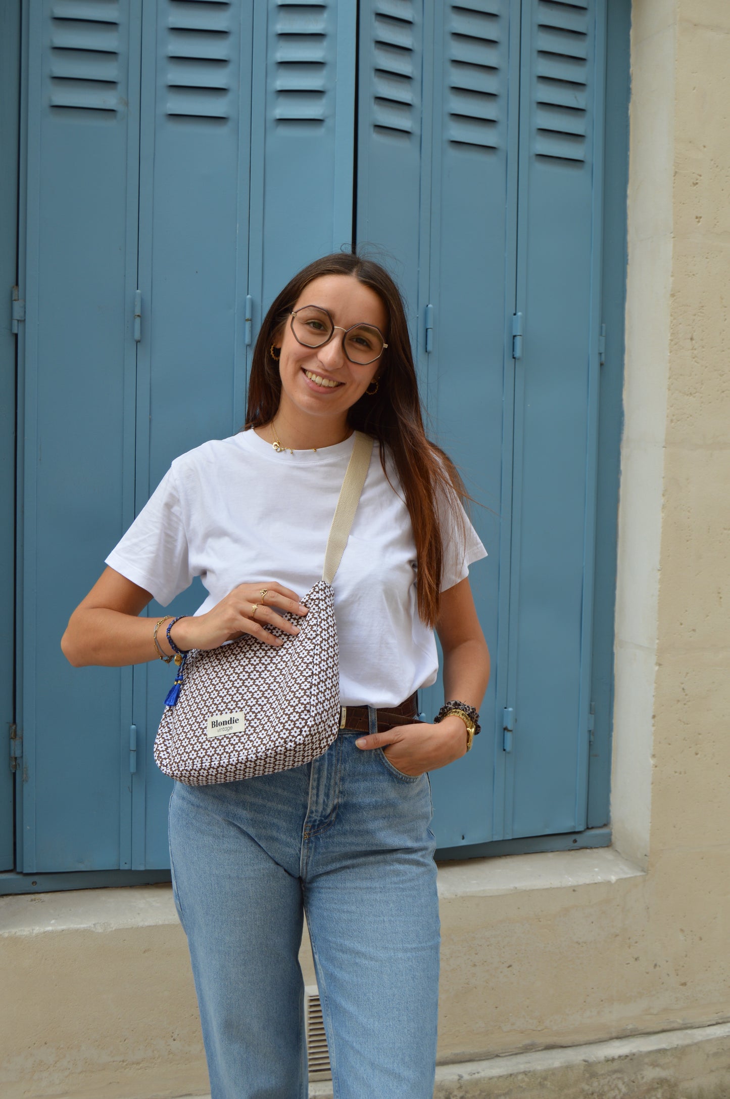 Sac crossbody fleuri marron fabriqué à partir de tissus vintage mode durable mode responsable fabriqué à la main 