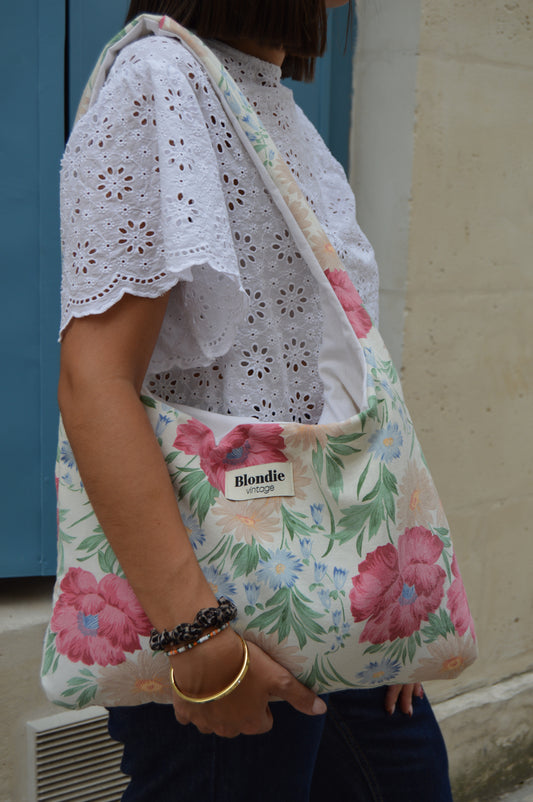 Sac boho fait main en tissu vintage, pièce unique pour un style bohème chic fleuri