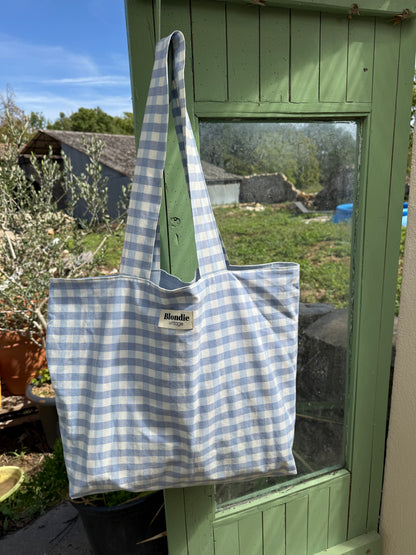 cabas vichy bleu fabriquée à partir de tissus vintage à la main avec biais coloré
