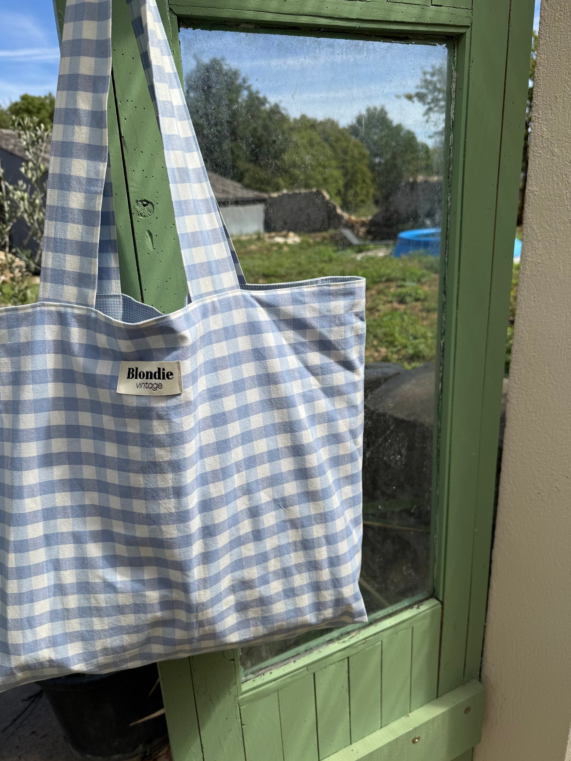 cabas vichy bleu fabriquée à partir de tissus vintage à la main avec biais coloré