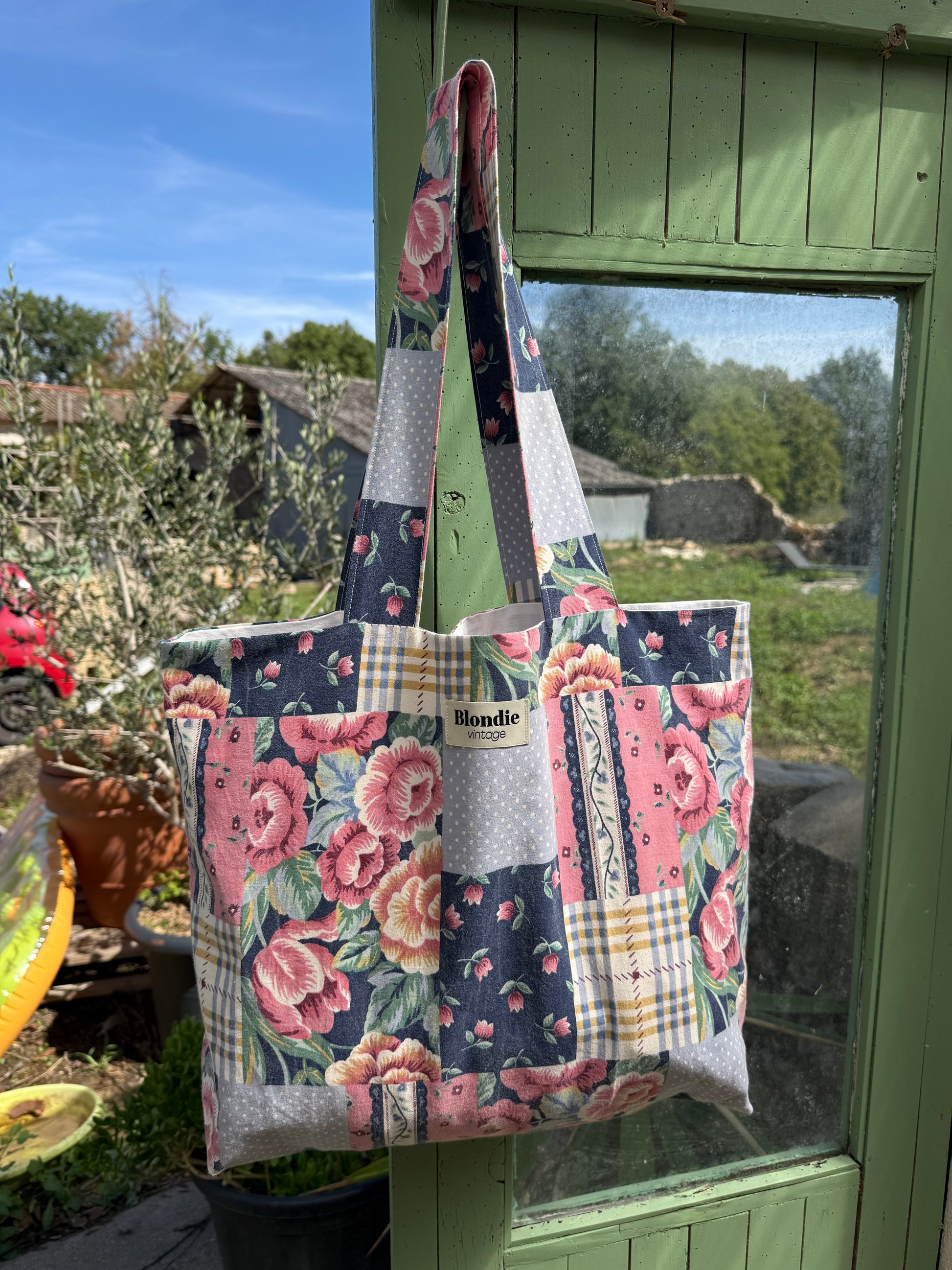 cabas patchwork fabriquée à partir de tissus vintage à la main avec biais coloré