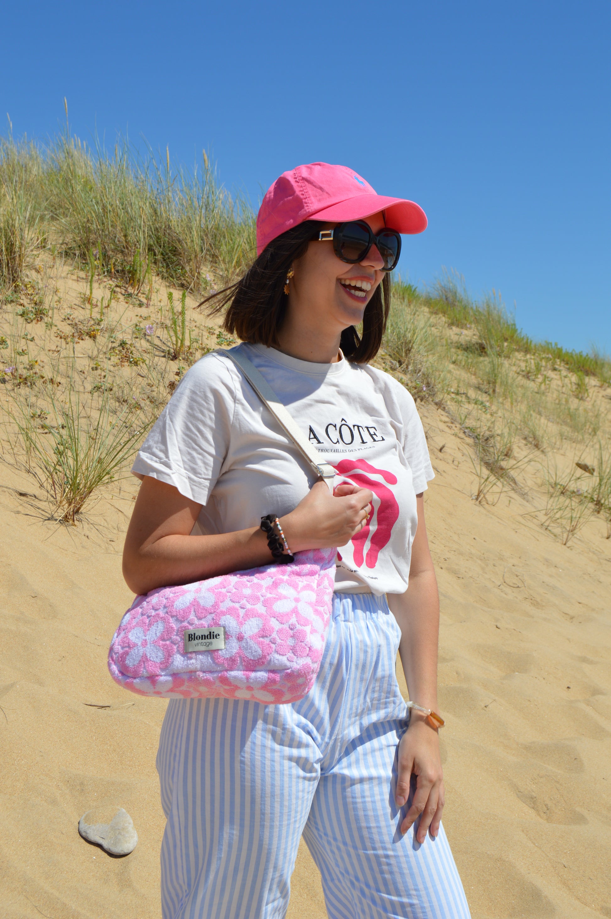 sac bandoulière à fleurs rose fabriquée à la main à partir de serviette de bain vintages upcyclées mode durable
