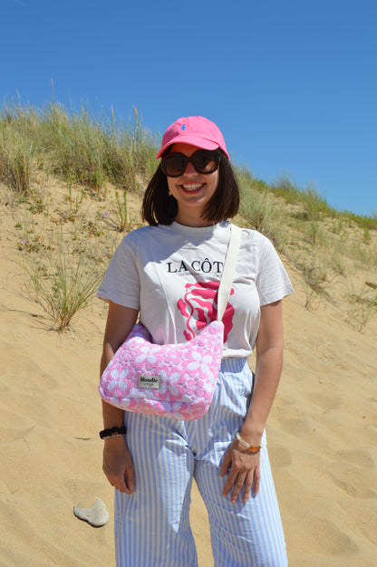 sac bandoulière à fleurs rose fabriquée à la main à partir de serviette de bain vintages upcyclées mode durable
