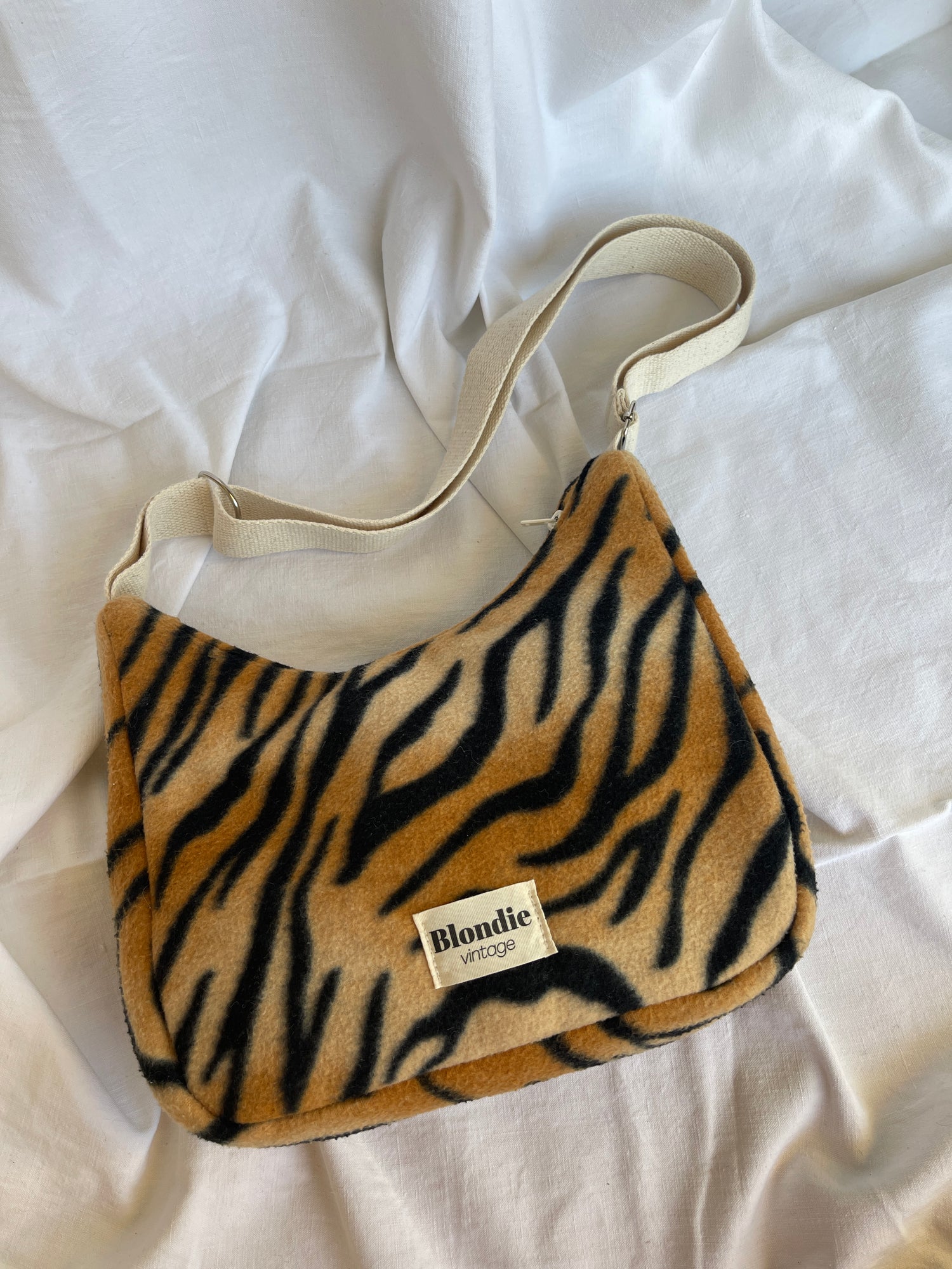 Sac upcyclé zèbre fait à la main en France